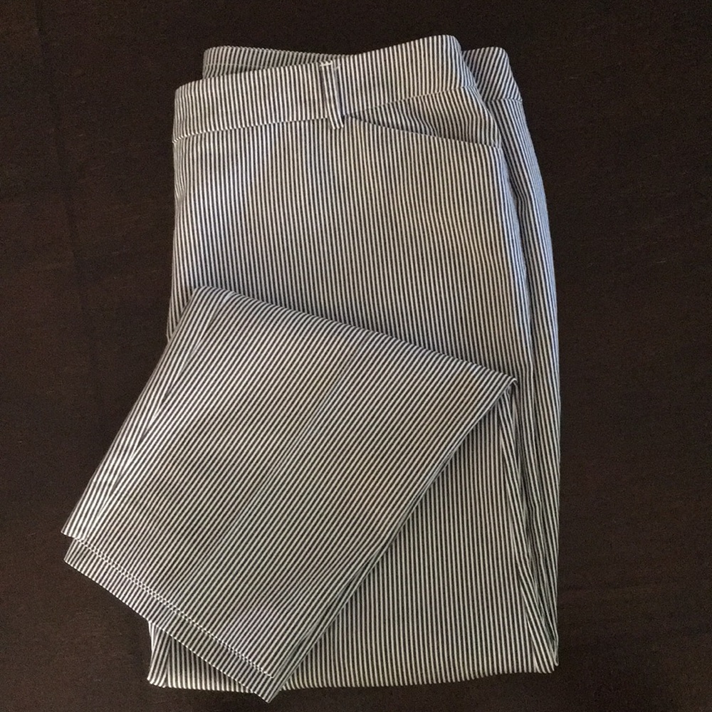 Ladies Charter Club Navy/White Striped Ankle Pants